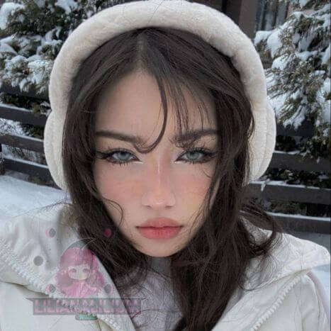 What’s the makeup look for the cold girl?